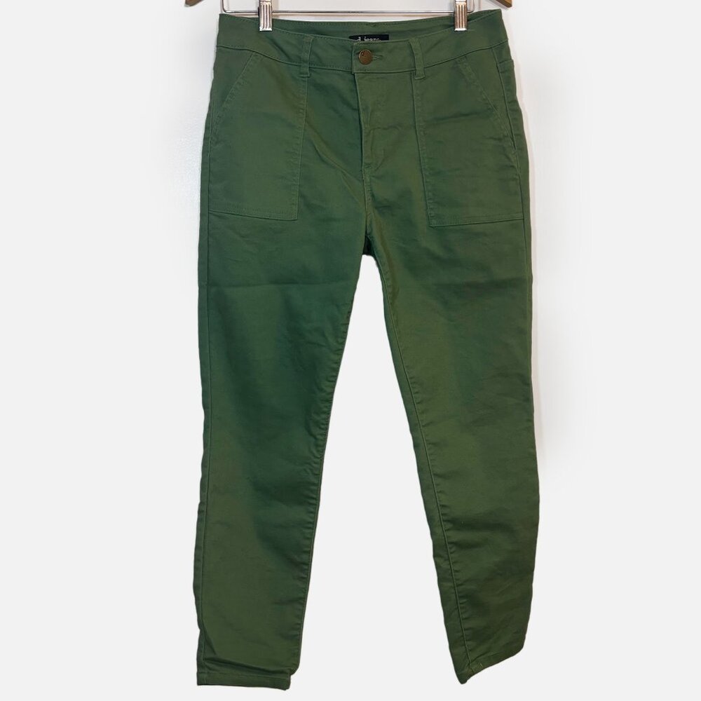 D. Jeans Olive Green High-Waisted Utility Pants – Size 8